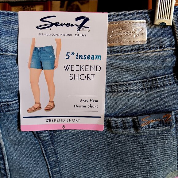 Seven7 Womens 5" Inseam Weekend Denim Shorts Size 6 Fray Hem Light Wash $59 NWT - Picture 3 of 5